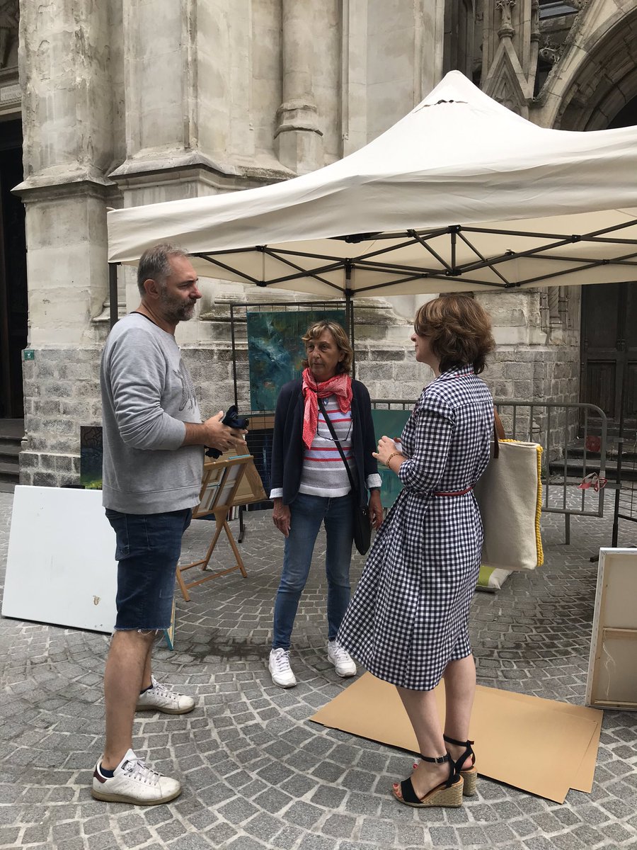 duhamel_vanessa's tweet photo. « Week-end d’artistes » est de retour parvis Saint Maurice à #lille . Une occasion de se souvenir que le mot parvis vient de l’ancien français Pareïs : paradis .
L’art partout . L’art pour tous . Tous les samedis de Juillet sous la présidence de l’artiste plasticien #ktof https://t.co/w9vjw0VSnB
