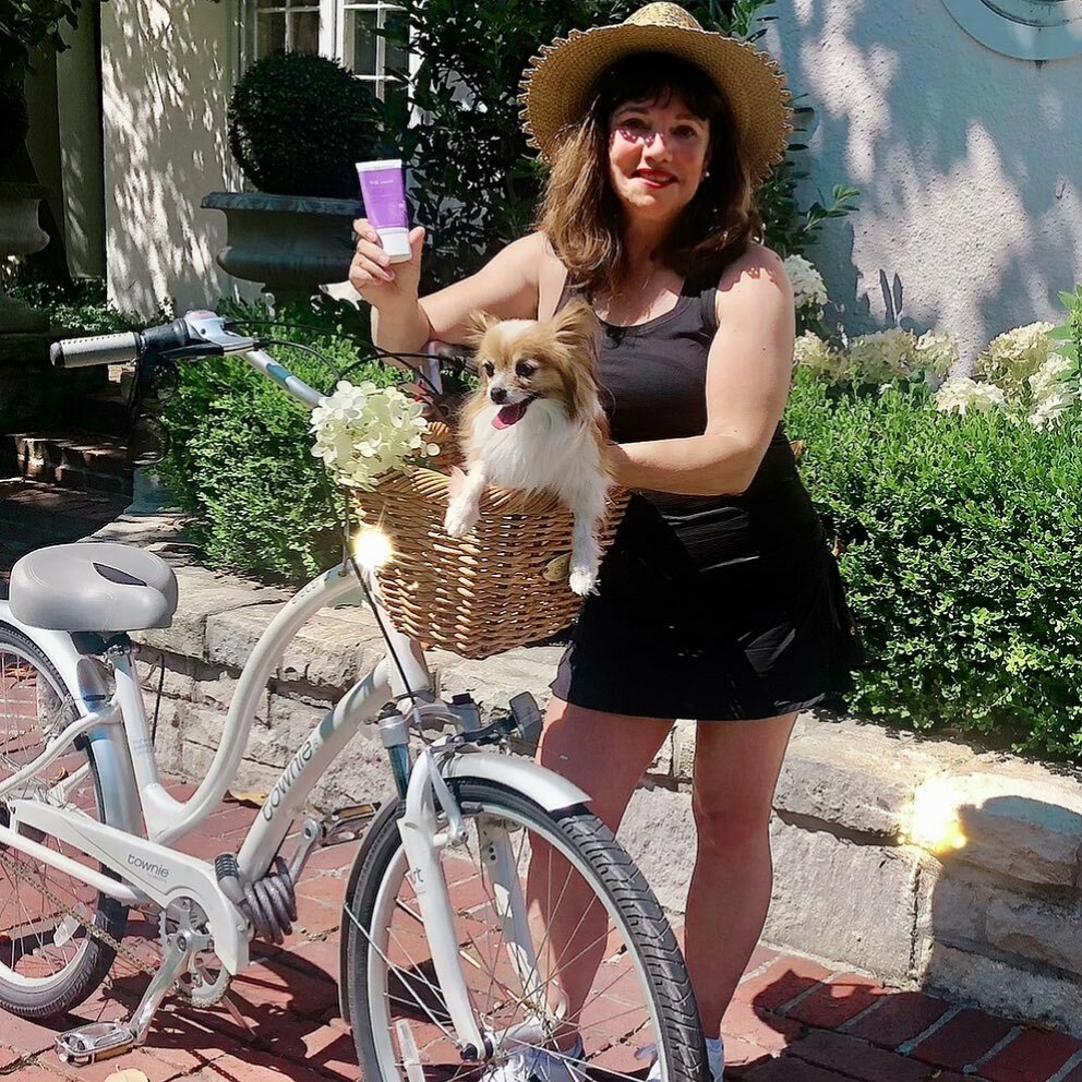 DERMAdoctor's tweet photo. Saturday Vibes. Donโt forget the essentials: Sunscreen โ๏ธ๐ธ BFF (Best Furry Friend) โ๏ธ ๐ธ Favorite Hat โ๏ธ๐ธ
#DERMAdoctor #DrAudrey #ULTA #DD #sunscreen #dog #dogslife #summer #saturday https://t.co/iRsZ3kr7oo https://t.co/DsvEfKsoKj