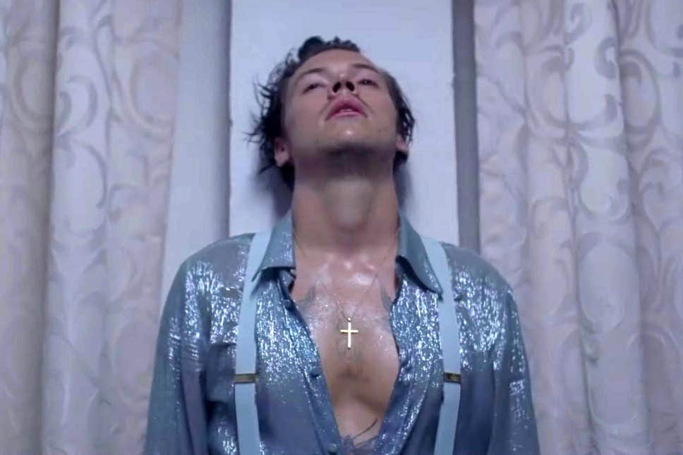 +over the years, L*uis has tweeted a lot of hints (lyrics etc) and H*rry has worn a lot of clothes for Larry fbi to find out the connection +