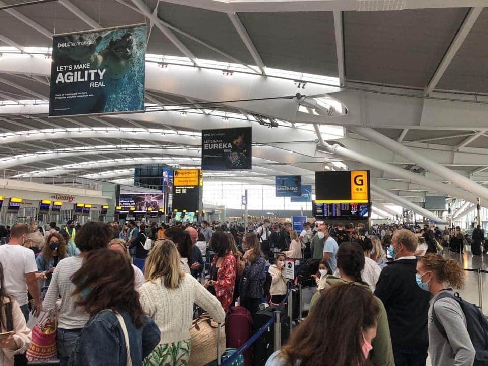 teaorc0ffee's tweet photo. Terminal 5 today. Ba "fighting for survival" "no one wants to fly" "it will take till 2023" to get back to normal" #babetreyal #Handbacktheslots #BANationalDisgrace https://t.co/fgLBbQeN95