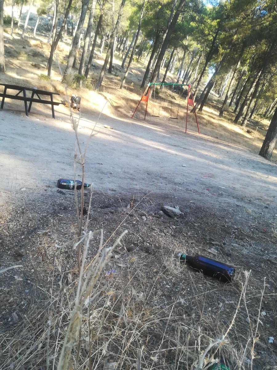 juan_galiano's tweet photo. Así nos hemos encontrado nuestra hermosa sierra esta mañana. Por favor, un poco de civismo para que podamos seguir disfrutándola @AytoManchaReal  @PLocalMReal https://t.co/0yHlOBC7sP