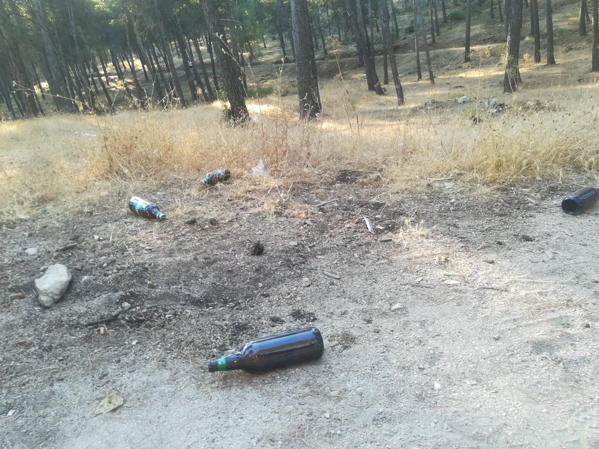 juan_galiano's tweet photo. Así nos hemos encontrado nuestra hermosa sierra esta mañana. Por favor, un poco de civismo para que podamos seguir disfrutándola @AytoManchaReal  @PLocalMReal https://t.co/0yHlOBC7sP