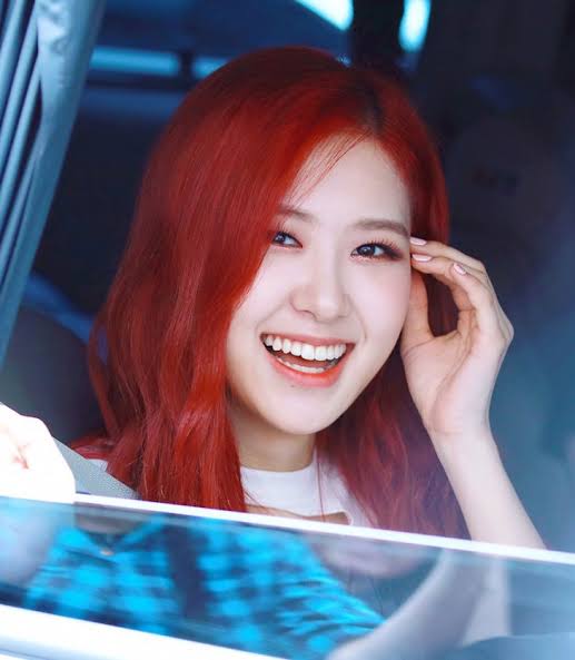 Bangpink holding the entire galaxy in their eyes ; a devastating thread