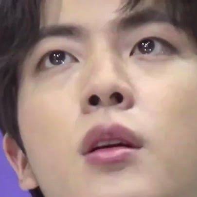 Bangpink holding the entire galaxy in their eyes ; a devastating thread