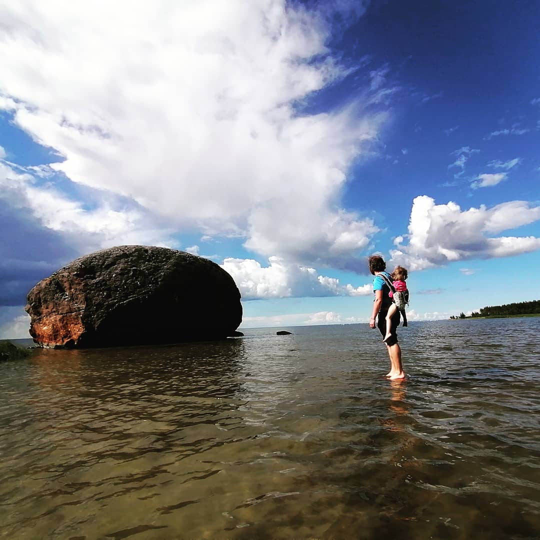 La_Carapate's tweet photo. Masque à l'argile bleue, gros bloc erratique, spot au point le plus au nord du pays. Une merveilleuse journée au bord du golfe de Finlande 😎💙☀️
📍 #Aa #Ehalkivi #Purekkari #GolfedeFinlande #MerBaltique #Estonie
https://t.co/EmvKUgkLsc https://t.co/fjCEELMrXO