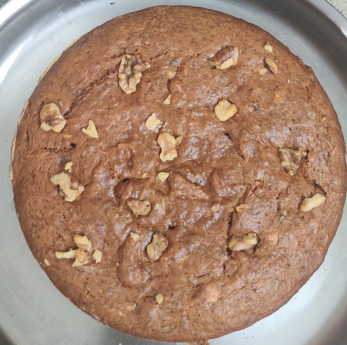 itsvichu's tweet photo. @desi_bianchi @ividhyac Hi! Sorry to interfere. Pressure cooker la I did this. Gk food diary banana walnut bread recipe. I used elakki. Preheat pressure cooker for 10 mins in medium flame. Bake in 20 mins medium flame. After that check for cake doneness by toothpick test. https://t.co/Qtb1M0Nl7f