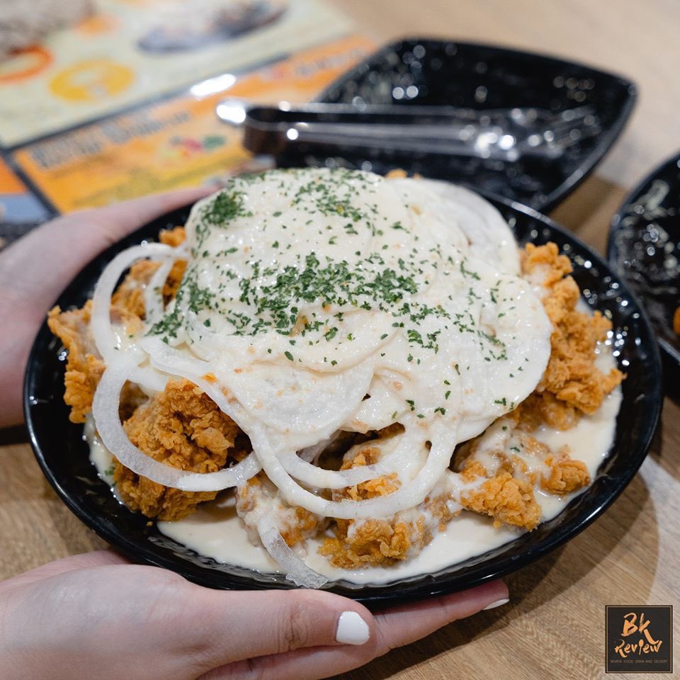 BKreviewth's tweet photo. #ร้านลับ ‼ ไก่ทอดเกาหลีอันดับ 1 ที่อร่อย#เปิดยันหกโมงเช้า อร่อยบ้าบอมากกก🍗ซ่อนตัวอยู่ใน โคเรียนทาวน์ ชั้น 3 บนร้านบิงซู เมนูเด็ดคือ Snow Onion นั่งยาวๆได้ถึง 6 โมงเช้าใครชอบกินดึกก็ไปจัดได้เลยจ้า 
🍗#ร้าน Choong Man Chicken
📍#พิกัด Korean Town #BKreview #อร่อยบอกต่อ @aroii https://t.co/7bUbFSKVgh