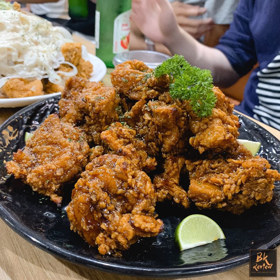 BKreviewth's tweet photo. #ร้านลับ ‼ ไก่ทอดเกาหลีอันดับ 1 ที่อร่อย#เปิดยันหกโมงเช้า อร่อยบ้าบอมากกก🍗ซ่อนตัวอยู่ใน โคเรียนทาวน์ ชั้น 3 บนร้านบิงซู เมนูเด็ดคือ Snow Onion นั่งยาวๆได้ถึง 6 โมงเช้าใครชอบกินดึกก็ไปจัดได้เลยจ้า 
🍗#ร้าน Choong Man Chicken
📍#พิกัด Korean Town #BKreview #อร่อยบอกต่อ @aroii https://t.co/7bUbFSKVgh