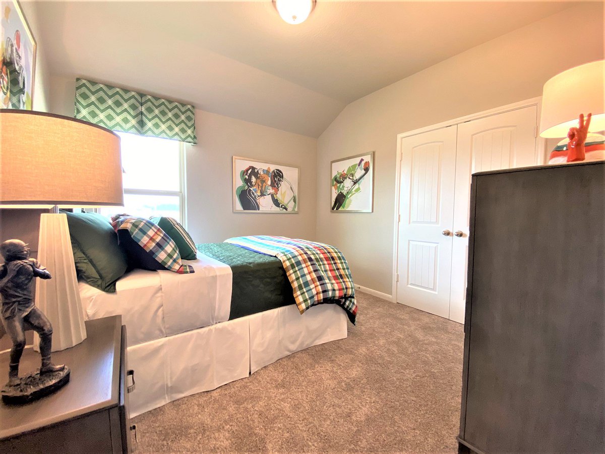 A great room for a football enthusiast.    

#dreambig #boysbedroomdecor #boysbedroomideas #football #modelhome #interiordesign #beazerhomes