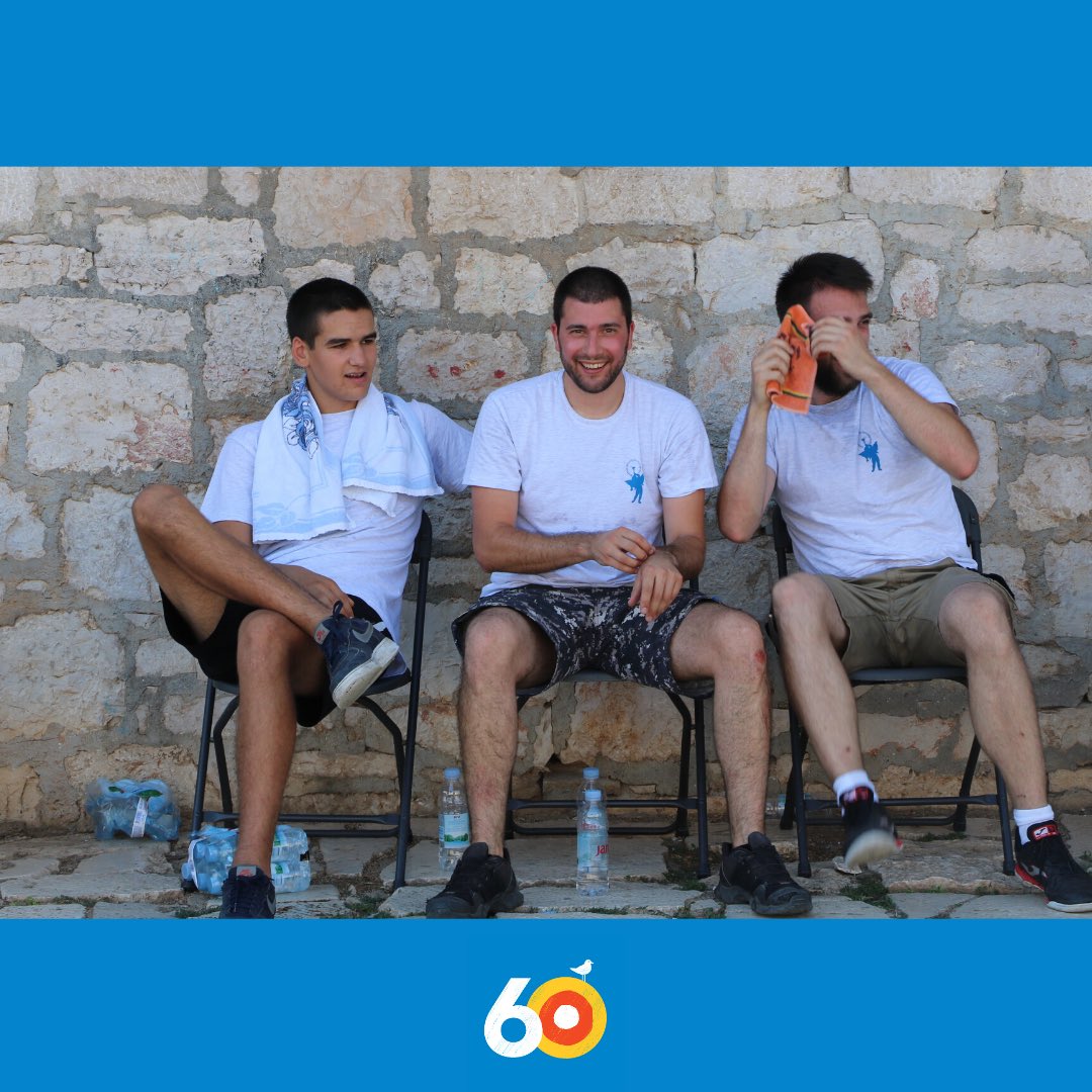 MdfSibenik's tweet photo. Osim odlične atmosfere ovaj nogometni dan imao je i ekološku "notu" 🌎. Lopta ⚽️ je izrađena od korištenih traka koje je ekipa iz tehnike rabila za potrebe Festivala. Golovi 🥅 su improvizirani, od iskorištenih scenskih elemenata 🎬. https://t.co/OHHujesrcr
