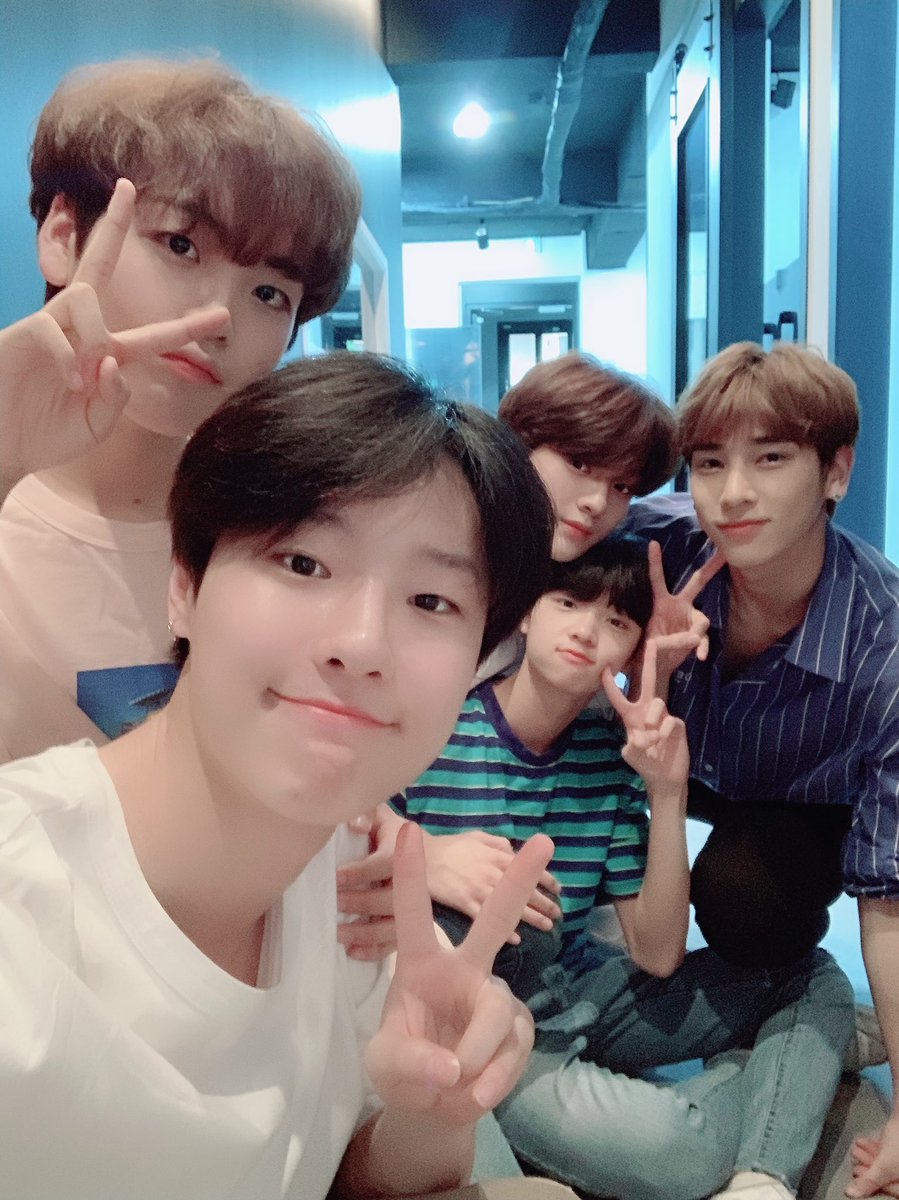 magayon_marilag's tweet photo. it's been a year since the perfect line up for PDX 101 was formed.. and i'm still here.. waiting for their comeback 😌 I am not giving up! One day, X1 &amp; One Its will be together again ✊🏼 @x1official101 @x1members 

#FlyHighX1
#BringBackX1
#X1Reboot
#SeeYouAgainX1
#OneIt #X1 https://t.co/CARsr4oIEP