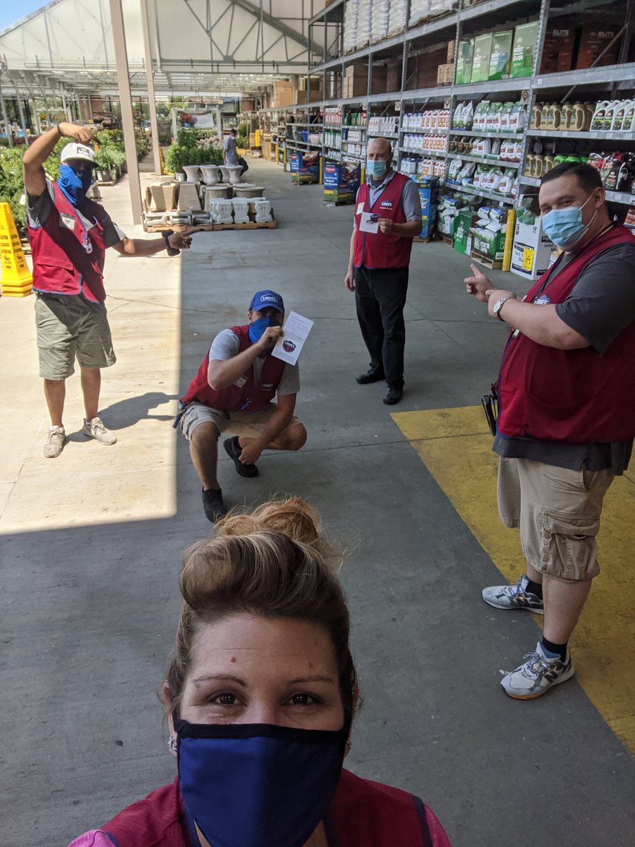 Fishon2612's tweet image. When we recognize employees and they genuinely get excited, it makes our day! Congrats to Courtney, Mike, David, Damian, Ralph Eric and Matt #thisteamrocks #instocks #customerservice #serviceawards #storwiderecognition #6ftapart #thankyou  #lumbermillworkreceivinggardenloader
