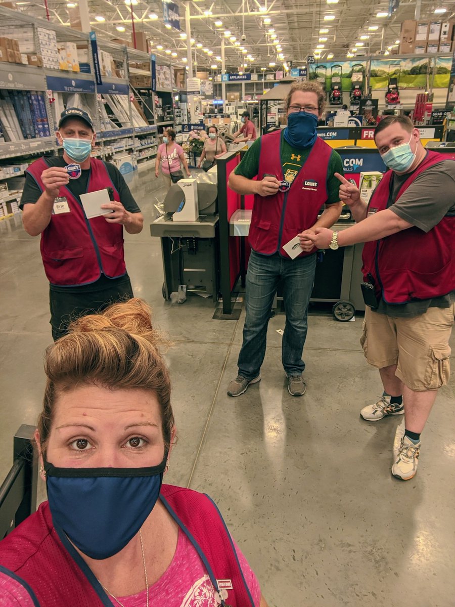Fishon2612's tweet image. When we recognize employees and they genuinely get excited, it makes our day! Congrats to Courtney, Mike, David, Damian, Ralph Eric and Matt #thisteamrocks #instocks #customerservice #serviceawards #storwiderecognition #6ftapart #thankyou  #lumbermillworkreceivinggardenloader
