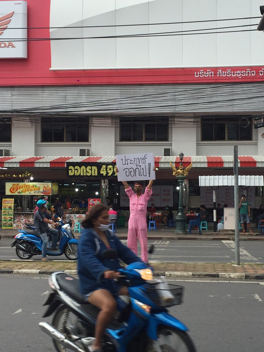 FixingParty's tweet photo. #กระบี่ไม่ทน  ���ันนี้อ้ายมาสองคน พรุ่งนี้มาเป็นร้อยเป็นหมื่น 

#เยาวชนปลด��อก https://t.co/z8ZJadozuU