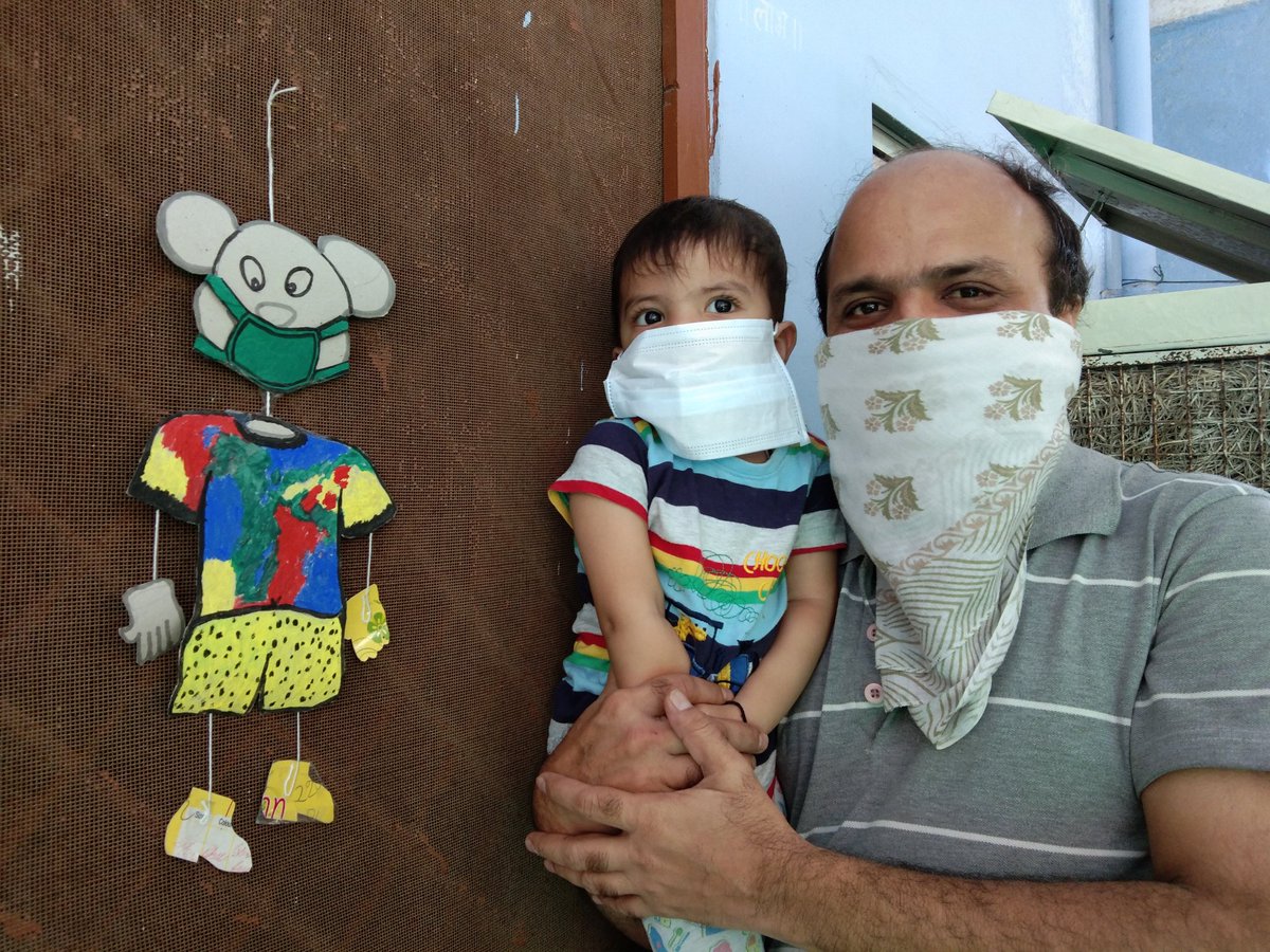 DrDineshChoudh4's tweet photo. @BMCBhopal @bhopalcomm @mohdept @MoHFW_INDIA #BhopalFightsCorona #KillCoronaAbhiyan #FaceMaskTips
#StayAwareStaySafe
🙏😷🙏
ओजस चौधरी (1 वर्ष), #भोपाल ने भी दरवाजे पर कार्टून को #mask पहनाकर सबको #mask पहने का संदेश दे रहा है !
@brajeshabpnews @Abhikhandekar1 @ravishndtv @RajeshB55614574 https://t.co/sPmXlUjlL8