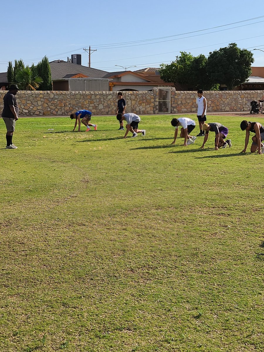 JohnRojas915's tweet image. Rise and grind.... Sat. 8am group sessions. #BeTheBest with @JimmyMcClain14 and athletes from Parkland, Eastwood, Eastlake, Del Valle, and Pebble Hills. Competitors on the field getting each other better #SameVision

@S3SportsEP @ODFBall @_EliteProspects @Prep1USA