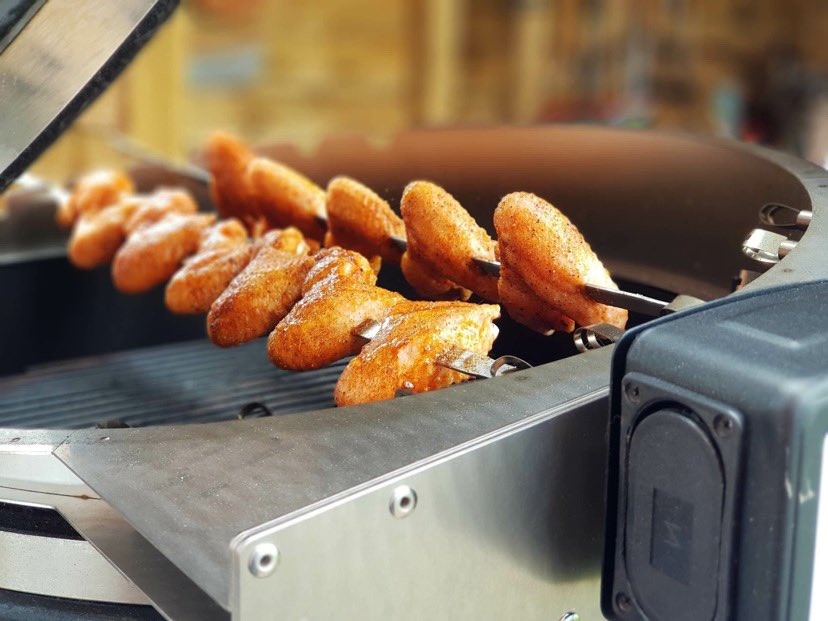 Monolithgrilluk's tweet photo. The Monolith LeChef rotisserie in action. Chicken wings and  bbq baby corn with butter by Martin Sviba 🔥🙌🔥 https://t.co/jQ75u5lCj2