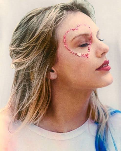 gabrielafonsoh's tweet photo. Taylor meu amor, hoje aconteceria seu show e eu estaria prontinho com meu coração no rosto pra te assistir 💕🥺 #TaylorSwift  #TaylorNoBrasil #lovertour #BrazilLovesTaylor https://t.co/MwA1id5qUz