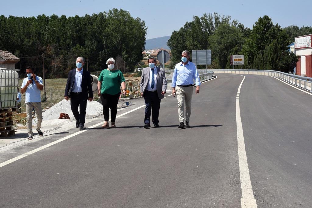 _PepeEntrena's tweet photo. En Benalúa visitando las obras de mejora de accesos a su polígono industrial. No estamos para perder ninguna opción de desarrollo en nuestro mundo rural. Y en Benalúa, con la futura ampliación del polígono, sin ninguna duda, la tenemos. https://t.co/5LgVltcqla