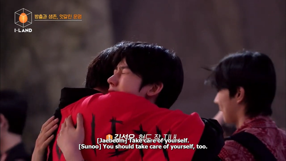 officiaIenhypen's tweet image. "it's just a survival show, it won't hurt you"

the survival show:

#ILAND #ILAND_EP4