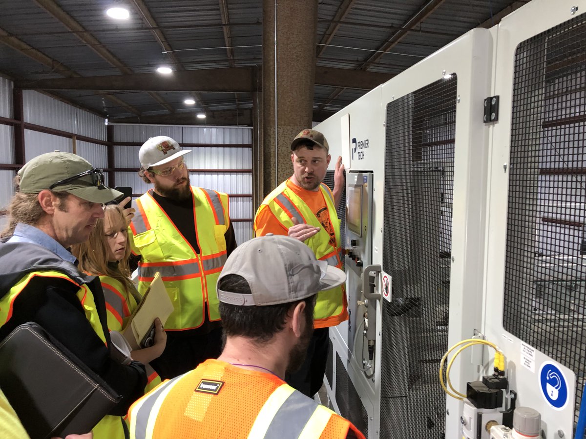 RoyalGoldSoil's tweet photo. Our Production Manager, Eric, got to show the entire sales team what goes into packaging the soil, with our new automated bagging line that we acquired in the beginning of the year! #movingonup
.
#royalgoldsoil #madeinhumboldt #qualitycontrol #royalgrown https://t.co/35EpIE3rcW