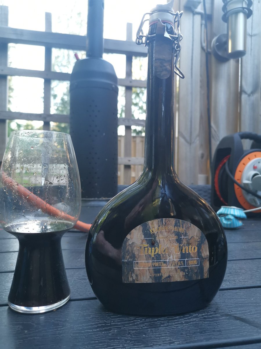 MJSaarelainen's tweet photo. Nyt tuli @Joht_Kotiniemi kovan olutpullon kanssa käymään kylässä. Kiitos maistiasista. #olut #kanavanpanimo https://t.co/qJu9XodbvW