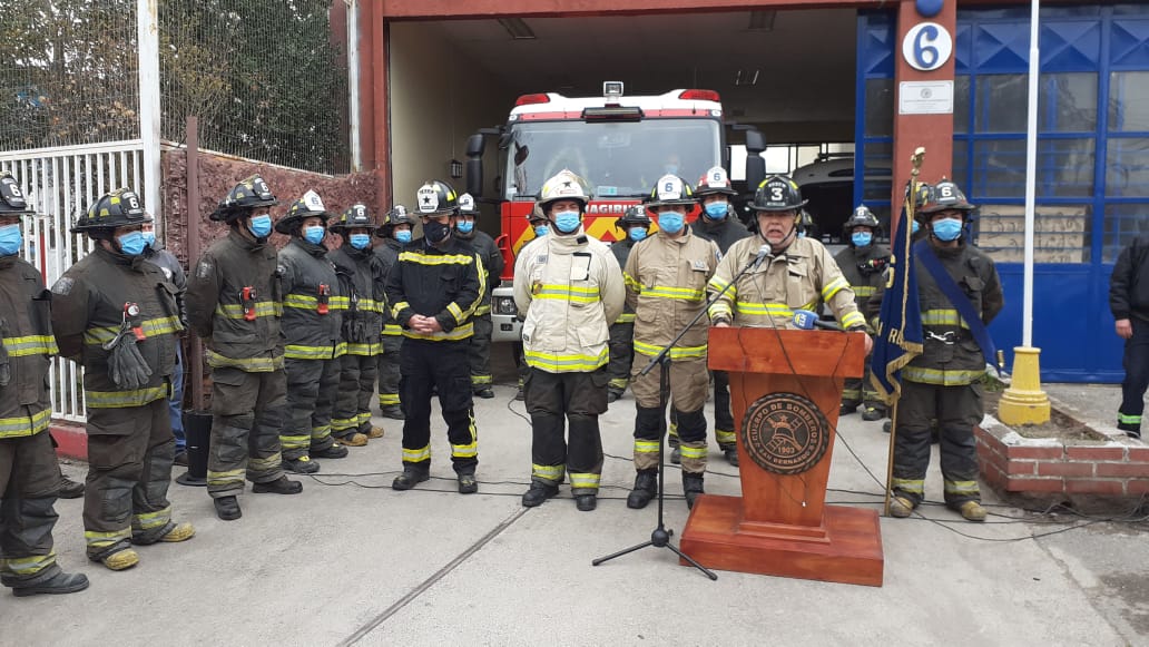 BomberosdeChile's tweet photo. “Estamos pidiendo un terreno para continuar la operatividad, la colaboración de @Minvu, no podemos permitir que la delincuencia nos gane, el CB de San Bernardo no va a permitir que se vulnere la vida de nuestros bomberos” señaló el Superintendente, Fabián Bustamante. https://t.co/pssLaX9us9