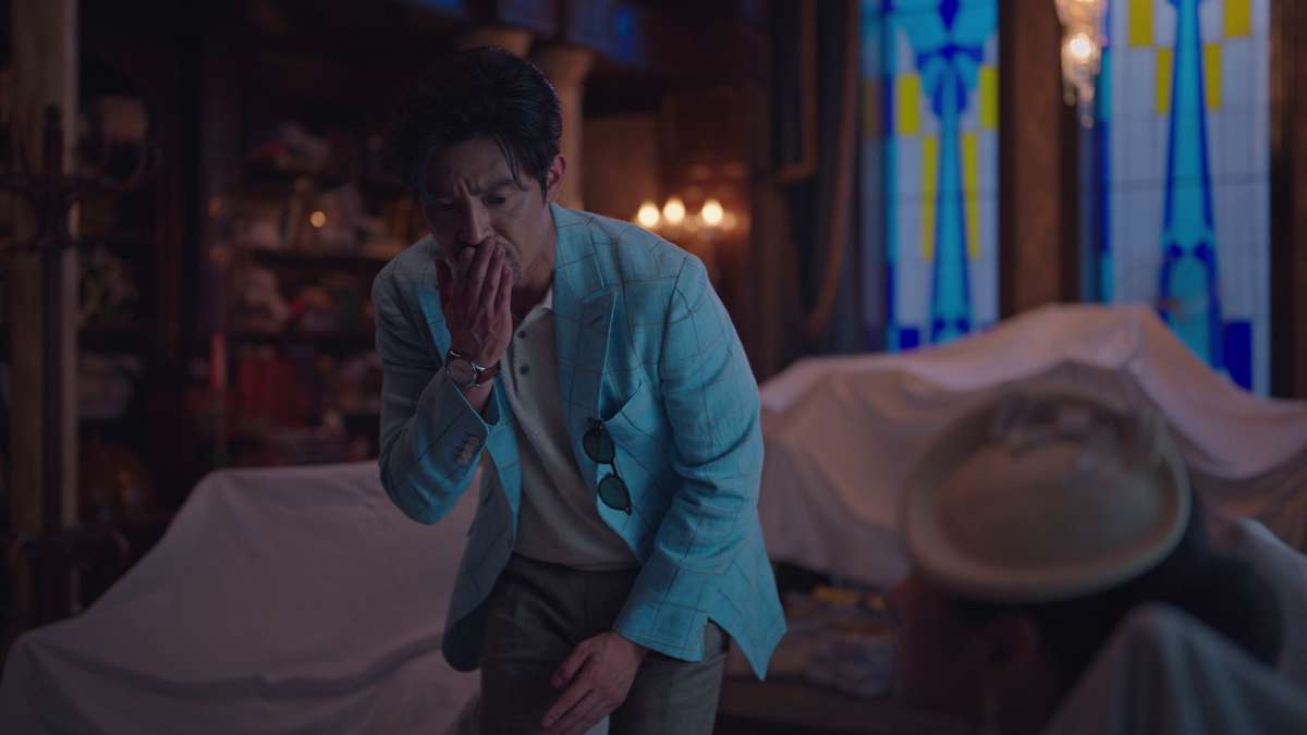 Sang In tried to get Moon Young back to Seoul to write her next book but it's also because he knows what happened to Moon Young's mother in the cursed castle (Ep.4)He knows about her past. And it's proven later (w. MY's sleep paralysis) that he made a point. #ItsOkayToNotBeOkay