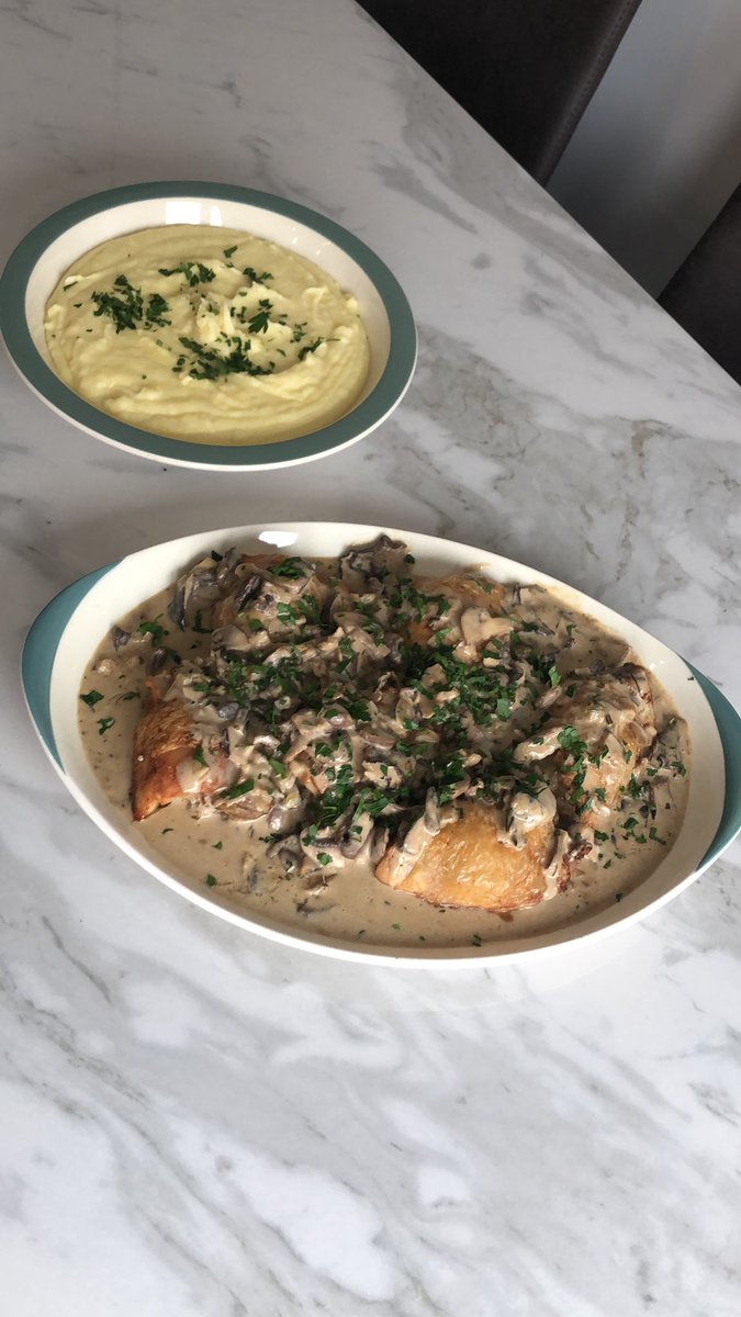 thedailygrind_1's tweet photo. Inspired by @jamesmartinchef Saturday cooking. Roast chicken with wild mushroom sauce and buttery mash 😍😍can’t wait 🥰#homecooked #letmeatit https://t.co/4BDwMFCeQ6