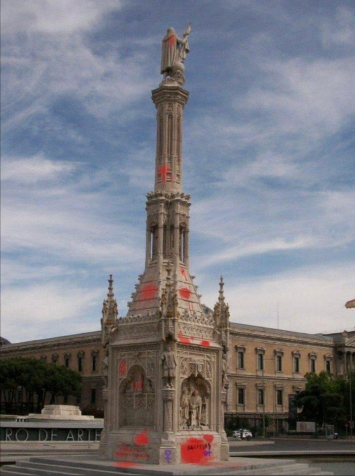 HispanicCouncil's tweet photo. Condenamos este nuevo ataque contra la figura de Cristóbal Colon, esta vez en Madrid. 

👉5 motivos para reivindicar el legado de Cristóbal Colón.  

#RespectHispanicHeritage 

https://t.co/kyAevmGDim https://t.co/Ijl2K37cx7