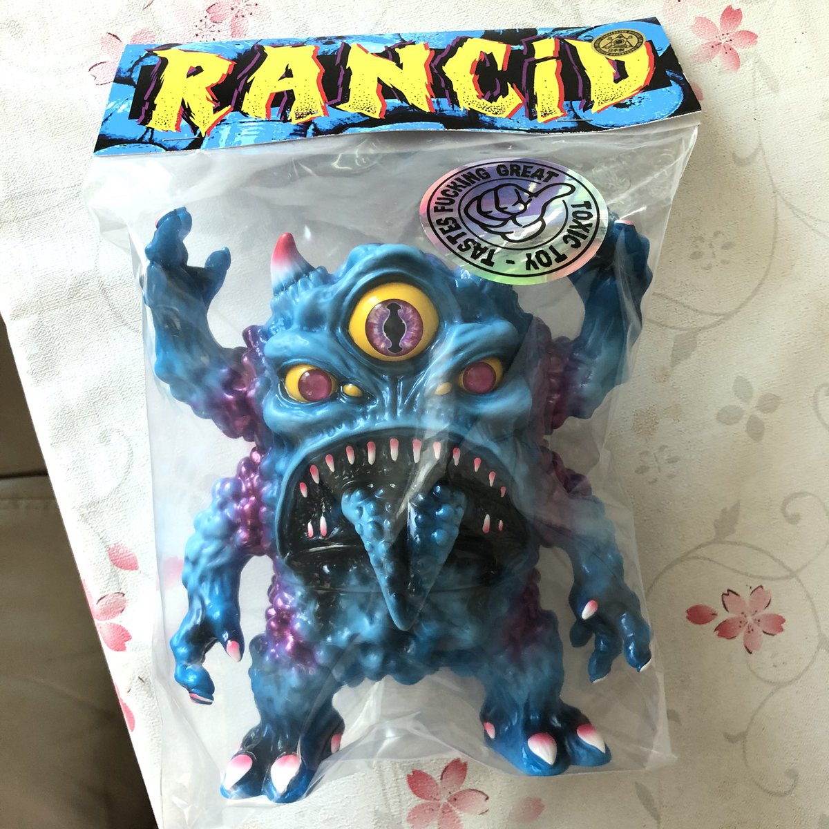bearkeung's tweet photo. Wooo! New member!
#chokehazrd #toxiccyclops #noxspawn #rancid #mechanixious #noxious #sofubi #sofubitoys #sofvi #arttoy #designertoys #mij #eyesonme #takeiteasy https://t.co/wEsBYplHsA