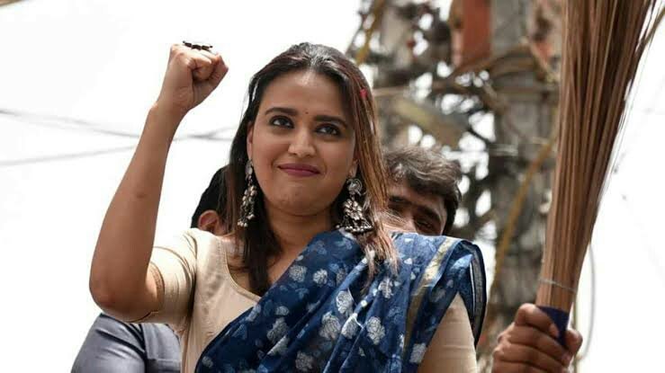narendramodi177's tweet photo. Who Stands for India ?

Retweet For #KanganaRanaut 

Like For Swara 

#KanganaSpeaksToArnab https://t.co/1KhLTeAw7l
