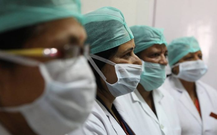 ElNacionalWeb's tweet photo. Se eleva a 11 cifra de médicos fallecidos en Zulia contagiados con coronavirus #ENRegiones https://t.co/X46Kw1QVyx https://t.co/7nl5WbiJPs
