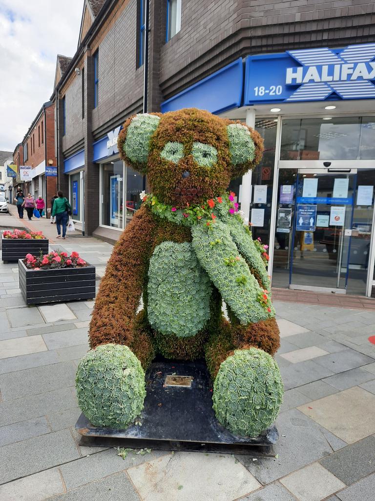 JacksonMinford's tweet photo. Nice to see these guys out again in Ballymena. Brings a feeling of normality back to the streets.@LoveBallymena @BallymenaDaily @BallymenaMeans @mea_bc https://t.co/PUZBAk0gWJ