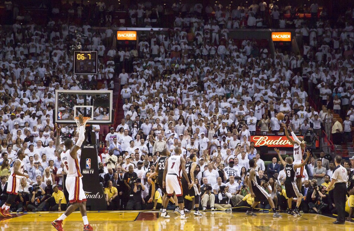 goodguysbet's tweet photo. Most iconic photos in NBA history: https://t.co/3arAUFl3Cr