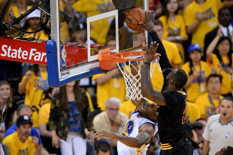 goodguysbet's tweet photo. Most iconic photos in NBA history: https://t.co/3arAUFl3Cr