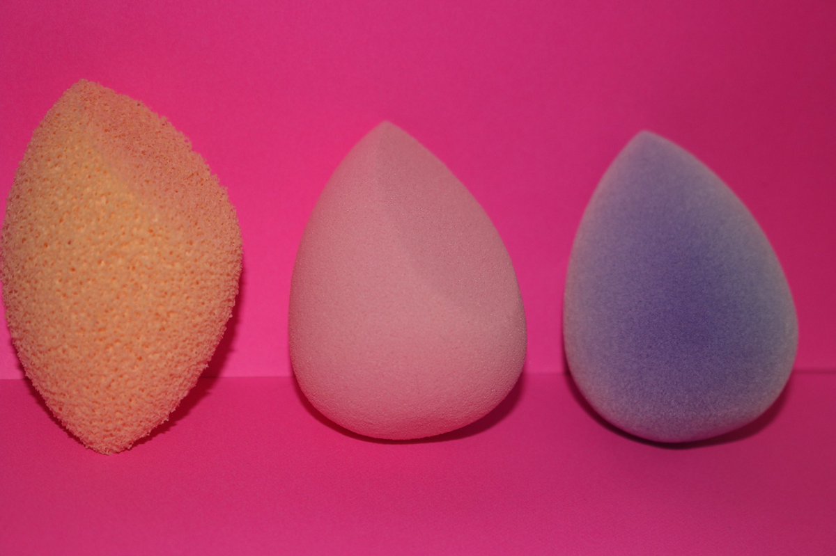 _indiemoon's tweet photo. Our sponges are on sale! Get a FREE Lemon Moon Sponge when you purchase our other two sponges! The discount applies automatically with all three sponges in your cart! ☺️☺️ https://t.co/2FGRlb7TZa