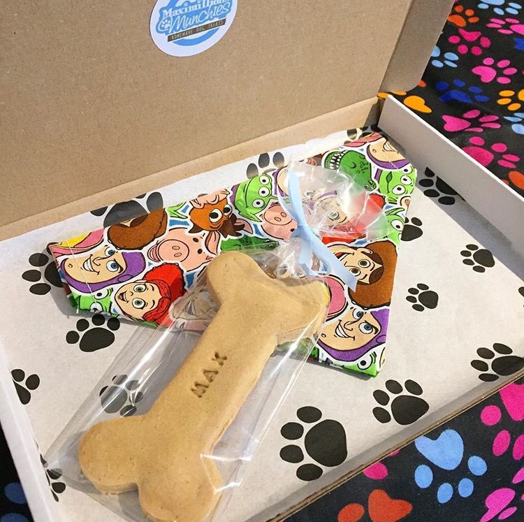 Bone &amp; bandana letterbox treat 📮 Any name or word plus choose your fabric for your bandana 🤗 
Message us for more info 💙🐾