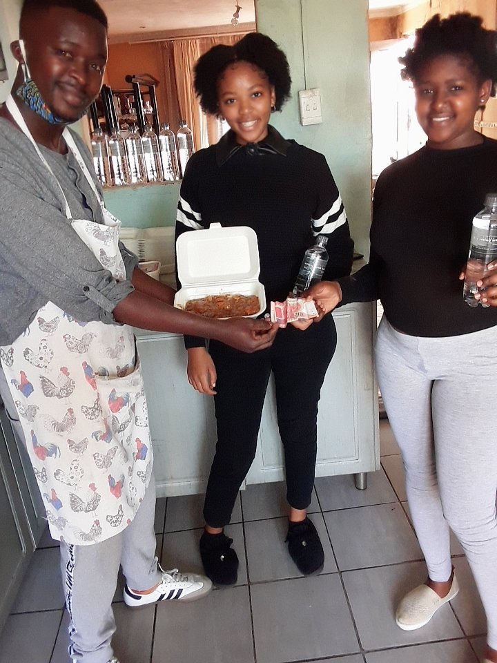 BashMagcina's tweet photo. Happy Customers 🎊🎊😋 #ChefBash https://t.co/ENyf3hAw6j