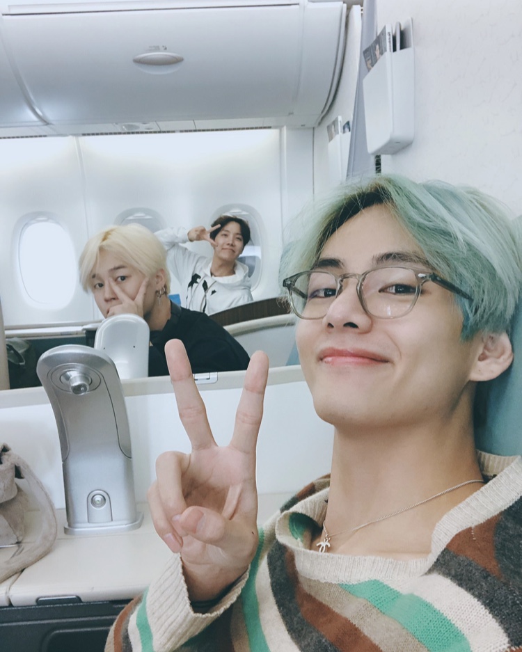 #지홉 #지민 #제이홉 #JIMIN #JHOPE #JIHOPE <a href="/BTS_twt/">방탄소년단</a> with <a href="/taehourly/">elio.</a>