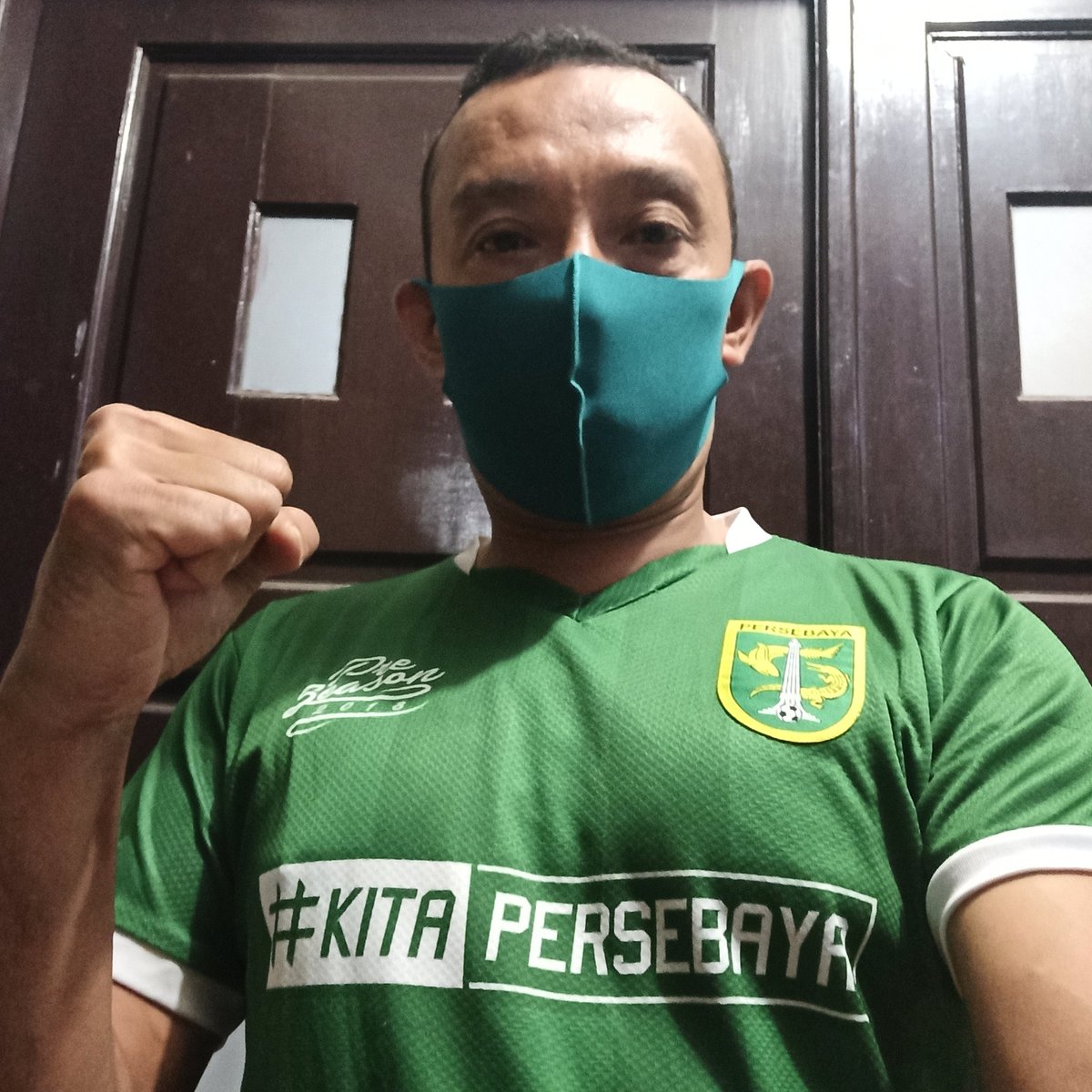 Cara paling mudah untuk ikut berpartisipasi dengan gerakan Bonek Satu Juta Masker adalah memulai dari diri sendiri agar selalu #WaniMaskeran ketika beraktivitas di luar rumah. #LawanCovid19