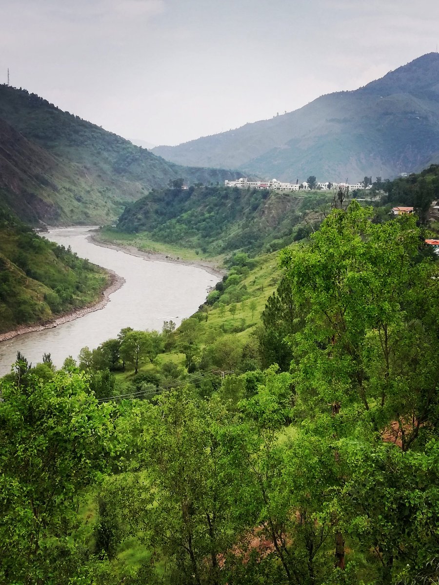 Rizwan_aips's tweet photo. Neelum river; a beauty and a majesty; a piece of heaven. Love Pakistan: long live Pakistan
#Pakitan
#amazingPakitan
#kashmir
#beautyfullpakitan
#Heaven #clickpakistan https://t.co/u3rmPUanVv