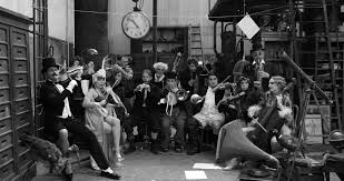 #corto de hoy "Le Chat Doré"

En un viejo camarote, un grupo de músicos intenta crear arte bajo la presión de un director mezquino

Un trabajo de <a href="/unatalmoreno/">tumongolita</a> y bso de <a href="/AraMalikian/">Ara Malikian</a> con @JAVIERCAMARA1 <a href="/aldalozano/">alda</a> <a href="/braysefe/">Brays Efe 👻</a> <a href="/_CarmenRuiz/">Carmen Ruiz Actriz</a>

Puedes verlo en cortosdemetraje.com/le-chat-dore/