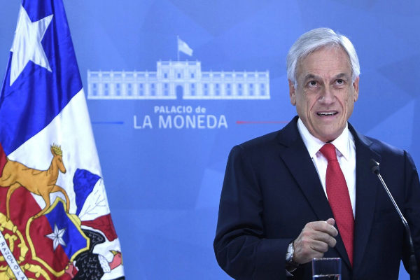 Hugogonzar's tweet photo. Creo que Sebastián Piñera tiene la oportunidad de quedar como el Mejor o Peor Presidente de Chile, solo debe asesorarse mejor y dejar de lado a sus amigos de los grupos ya conocidos. Una vez lo hizo con los partidos y salió bien post terremoto..
#mejorpresidente #peorpresidente https://t.co/F8WSy8IMy6