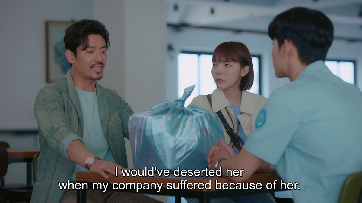 Despite the comedic aspect of this scene (ft. jealous!Kang Tae), we now know after today's episode that Sang In genuinely meant it. He truly cares about Moon Young and stays by her side no matter what, and not for money (Ep.6) #ItsOkayToNotBeOkay  #ItsOkayToNotBeOkayEP9