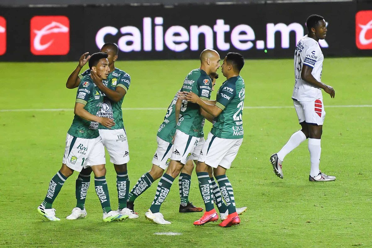 sucredeportesec's tweet photo. CHOQUE DE ECUATORIANOS🇪🇨‼
En la final de la #CopaTelcel 🇲🇽, el @clubleonfc (Ángel Mena) igualó 2-2 ante los @Tuzos (Romario Ibarra). Mena anotó un gol para su equipo. Sin embargo, el equipo de Ibarra se coronó campeón al vencer 5-4 en los penales ⚽️.

#PontePlay #DalePlay https://t.co/LwquChTv3o