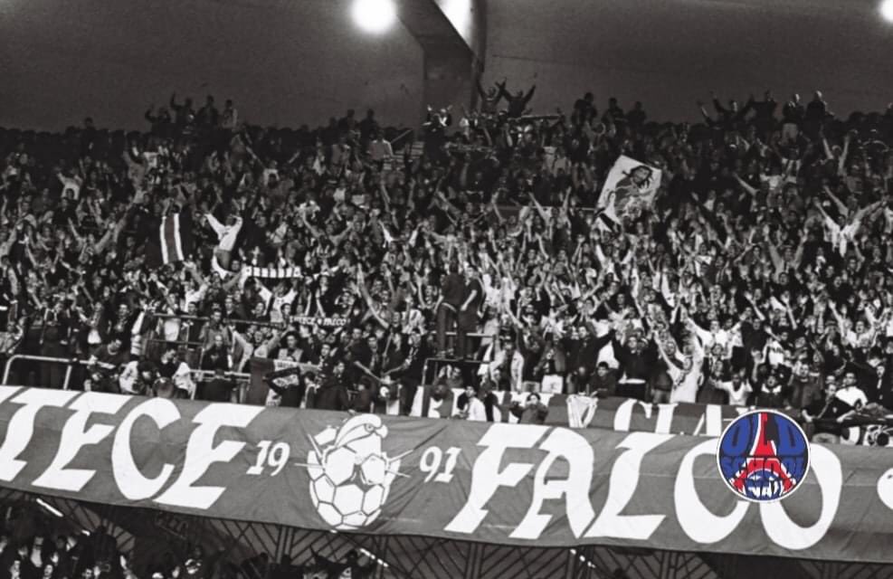 OldSchoolPaname's tweet photo. Paris Saint Germain vs Nantes... Saison 2005/2006... Block des #LuteceFalco... #Lf91... #Nostalgie... #UltrasParis... #ParisSGFans... #VirageAuteuil... #Va91... #OldFans... #OldGroupe... #ParisSG... #Paris... #Psg... https://t.co/UiYIsstHRq