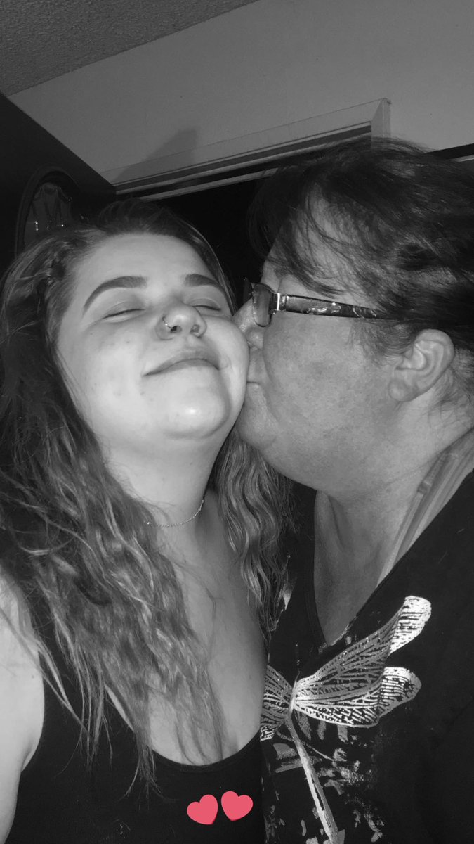 kburnstrees's tweet photo. My heart is broken forever. My mommy was my best friend in this shit world and idk how to live this life without her but her and my dad are finally together again and now it’s time to grind. Pray for me &amp; my baby sister pls. Love every single one of u that’s reached out 💔 https://t.co/GeqmtsgHuO