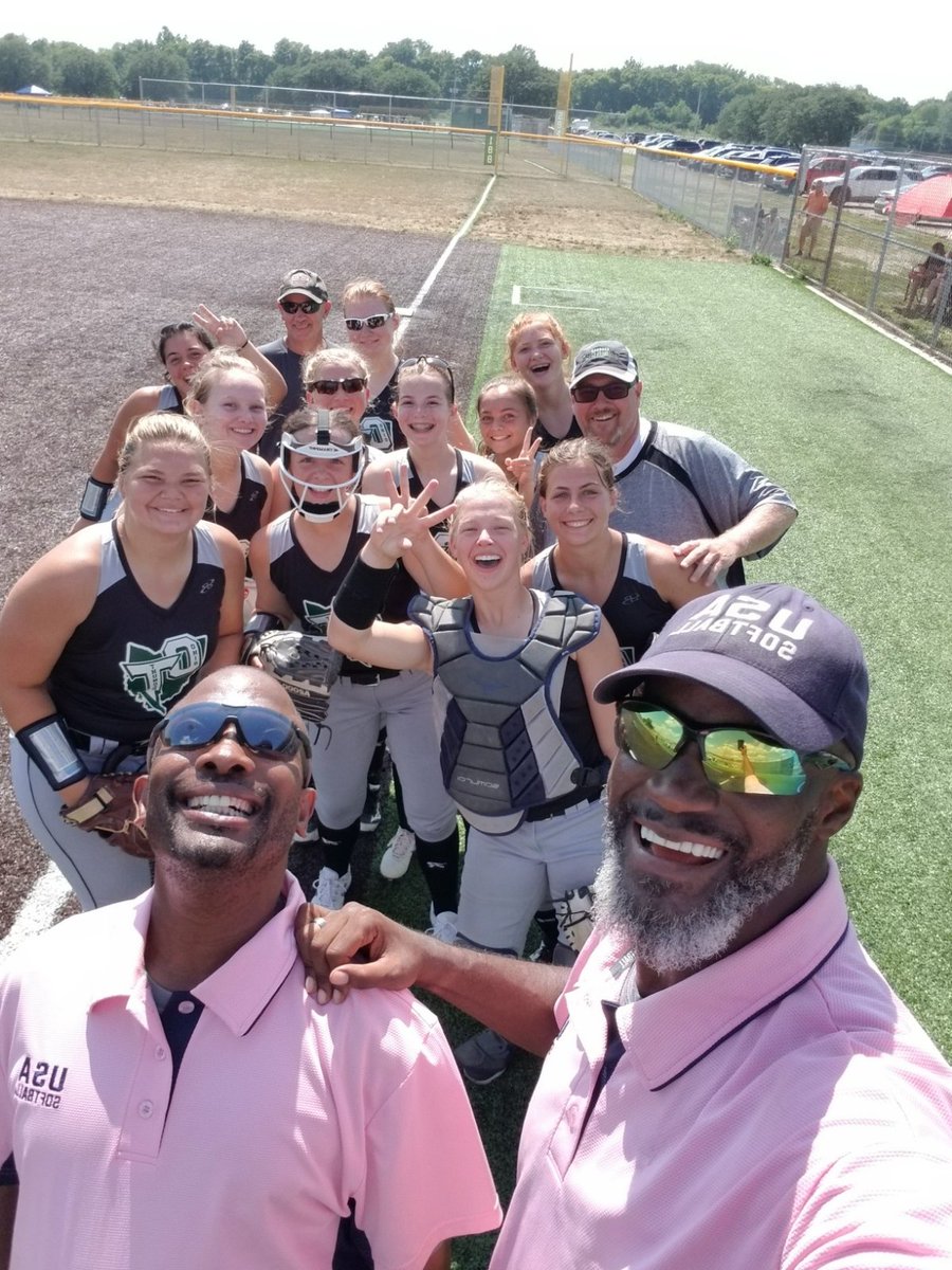 OhioThunder16U's tweet photo. 3-1 on the weekend.  #2 seed in pool.  Heading into Platinum bracket tomorrow.  Shared the day with two of the best Blues out there! #realbluewearpink https://t.co/FGsoryxrGQ