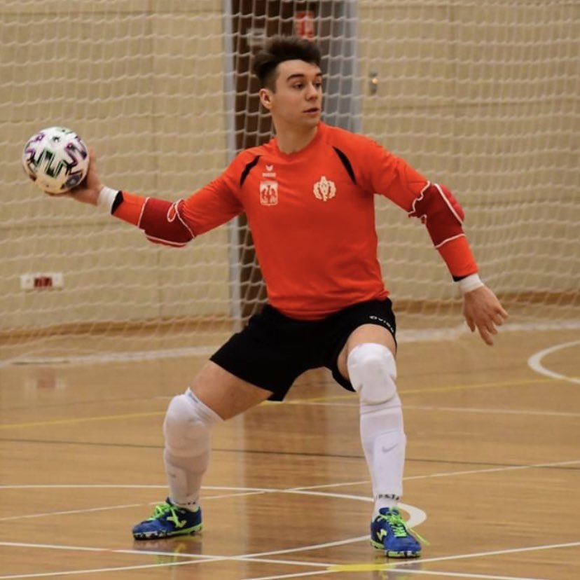 brandkratos's tweet photo. ¡Otro #Warrior que se une a la familia #Kratos!
Dawid Wasążnik, portero del @AZSAWFWARSZAWA de la II Liga de Polonia, confía en las rodilleras #mirmillon para protegerse en la #batalla.
¡Muchas gracias @dawideczekxd por tu confianza!
#EveryWarriorNeedsAShield⠀
🛡🛡🛡🛡🛡🛡 https://t.co/LLuwBqCaQZ